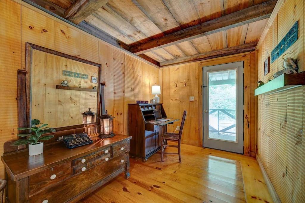 Bear Den Bungalow With Hot Tub Near Blue Ridge And Ellijay Bagian luar foto