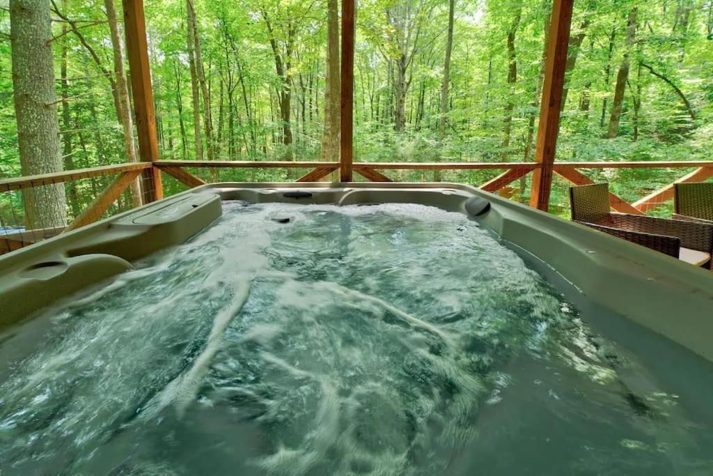 Bear Den Bungalow With Hot Tub Near Blue Ridge And Ellijay Bagian luar foto